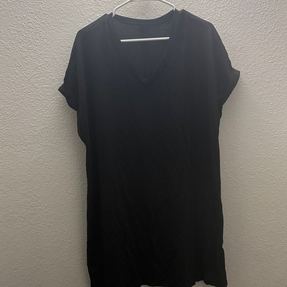 SHEIN Tops - Black Short Sleeve V-Neck Tee